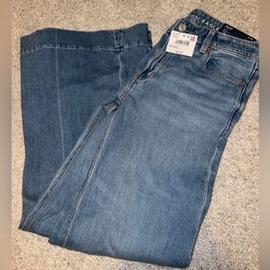 American Eagle New with Tags - Flare Jeans - size 2 waist 26, high rise stretch
